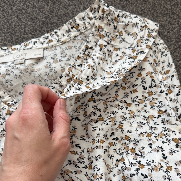 LOFT Petite Floral Ruffle Blouse Women’s XSP Cream Long Sleeve Boho Top - Picture 4 of 6